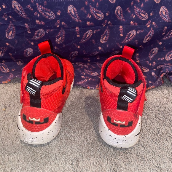Size 7 - Nike LeBron Soldier 11 University Red 2017 - Picture 4 of 8